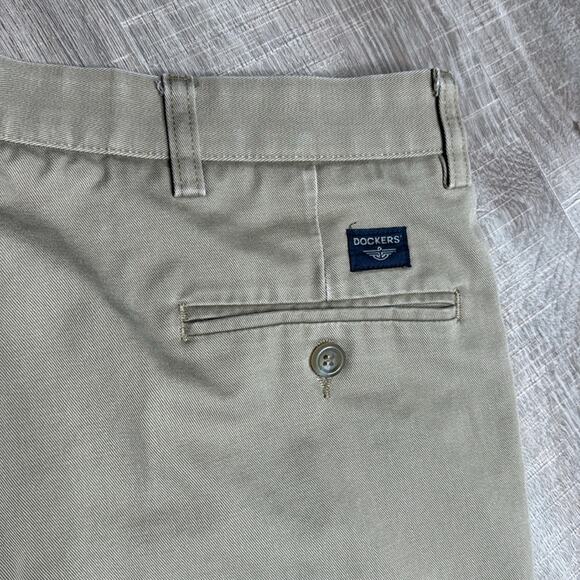 DOCKERS Khaki Flat Front Classic Fit Pants with Pockets Men’s - Picture 6 of 8